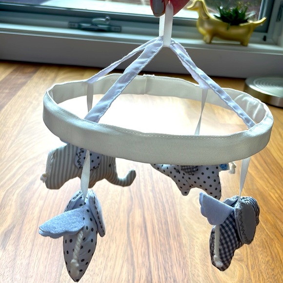 Land of nod / Crate and Barrel & Pottery Barn elephant crib quilt sheets mobile - Picture 9 of 12